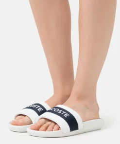 Lacoste CROCO SLIDE - Mules - White/navy