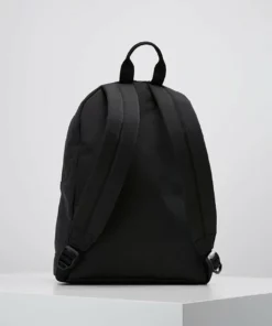 Lacoste BACKPACK - Sac à Dos - Black -Lacoste Soldes Magasin 08ae6159264b438f8a2684cdcd0e25ed