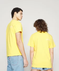 Lacoste EXCLUSIVE UNISEX GUEOE - T-shirt Imprimé - Yellow -Lacoste Soldes Magasin 11292da8b38b47378a55a807f51cd85d