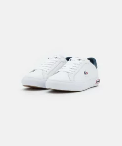Lacoste POWERCOURT - Baskets Basses - White/navy/red -Lacoste Soldes Magasin 149b84c790ed4ecdbbec5dd5d8682ac3