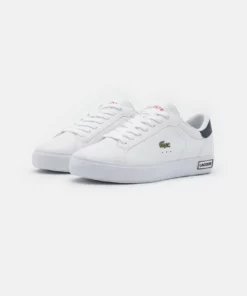 Lacoste POWERCOURT - Baskets Basses - White/navy/red -Lacoste Soldes Magasin 1bb74d47e8b64182a275eeb640049fde