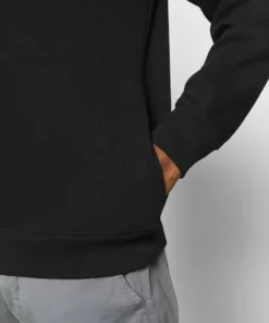 Lacoste Pullover - Noir 11 Lacoste Pullover - Noir -Lacoste Soldes Magasin 1bfa80af92074dc1bc3251de4d426831