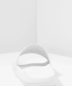 Lacoste CROCO SLIDE - Sandales De Bain - White -Lacoste Soldes Magasin 21057d6cb44f4c8e92329a4ae2a1ec69