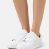 Lacoste POWERCOURT - Baskets Basses - White/gold