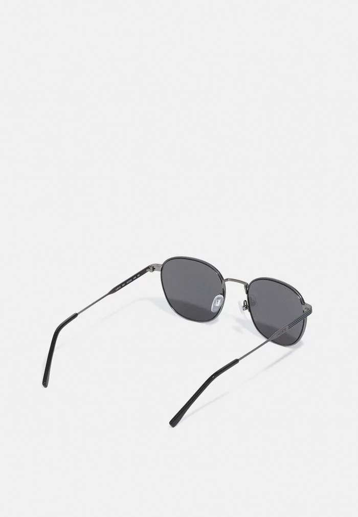 Lacoste UNISEX - Lunettes De Soleil - Semimatte Dark Gunmetal 2 Lacoste UNISEX - Lunettes De Soleil - Semimatte Dark Gunmetal – Image 2