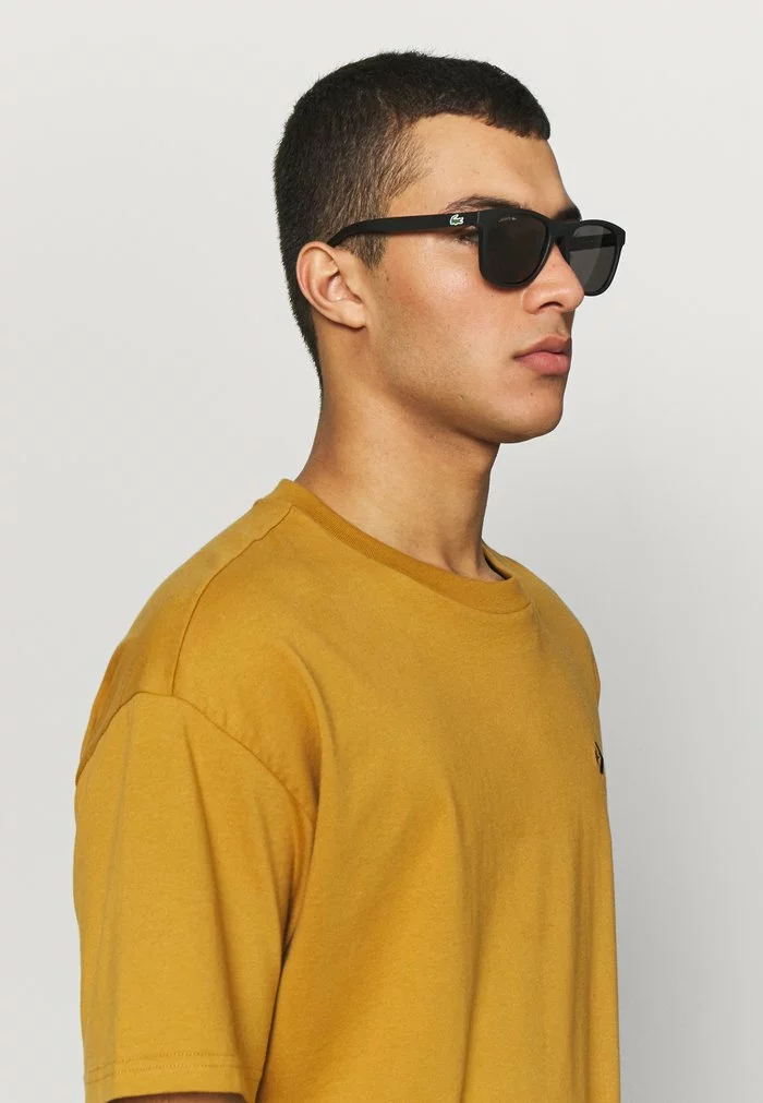 Lacoste Lunettes De Soleil - Matte Black 2 Lacoste Lunettes De Soleil - Matte Black – Image 2