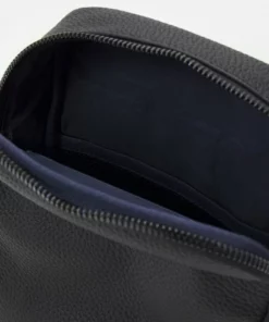 Lacoste SOFT MATE - Sac Bandoulière - Noir -Lacoste Soldes Magasin 39c4ebf7d03440dbbe492caccaf7b77c