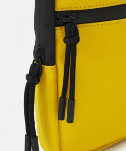 Lacoste UNISEX - Sac Bandoulière - Genet Noir -Lacoste Soldes Magasin 3a5f442eea50446e8838d14dad201d27