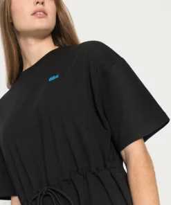 Lacoste EXCLUSIVE - Robe En Jersey - Black -Lacoste Soldes Magasin 3a98537a842e4d32a048493d5c867764