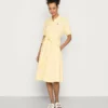 Lacoste Robe Chemise - Napolitan Yellow