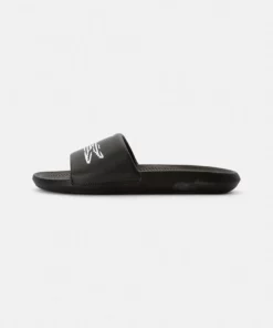 Lacoste CROCO SLIDE - Mules - Blk/slv
