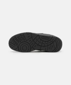 Lacoste COURT CAGE - Baskets Basses - Black/platinum 10 Lacoste COURT CAGE - Baskets Basses - Black/platinum -Lacoste Soldes Magasin 668dc85d818a471ca7c738262aa804ae