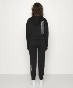 Lacoste EXCLUSIVE - Pantalon De Survêtement - Black 9 Lacoste EXCLUSIVE - Pantalon De Survêtement - Black -Lacoste Soldes Magasin 69907bcf815c478d91de7cee28aeddc7