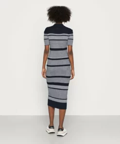 Lacoste Robe Pull - Navy Blue/flour -Lacoste Soldes Magasin 6c269fe81f7a4ee7ab688e73a8f97f6d