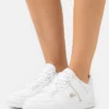 Lacoste THRILL - Baskets Basses - White