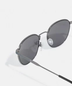 Lacoste UNISEX - Lunettes De Soleil - Semimatte Dark Gunmetal 7 Lacoste UNISEX - Lunettes De Soleil - Semimatte Dark Gunmetal -Lacoste Soldes Magasin 7a1a34cdb5634633a8d2aee9f20f363d