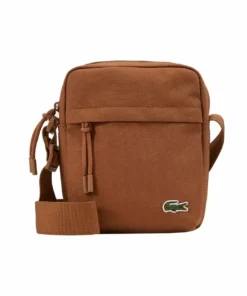 Lacoste VERTICAL CAMERA BAG - Sac Bandoulière - Otter -Lacoste Soldes Magasin 7d8eceeb85bd4e42bd707200551770aa