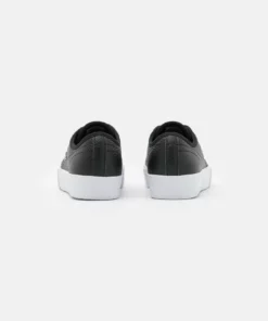 Lacoste ZIANE PLUS GRAND - Baskets Basses - Black/white -Lacoste Soldes Magasin 820ea8dc39784367ae1a779d20278ed0