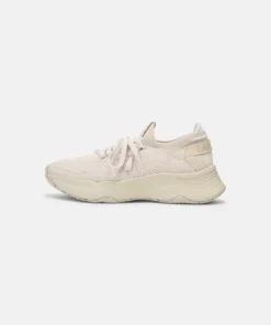 Lacoste COURT DRIVE - Baskets Basses - Off White -Lacoste Soldes Magasin 84ffef91ac9843a8bb869dc5828a8db6