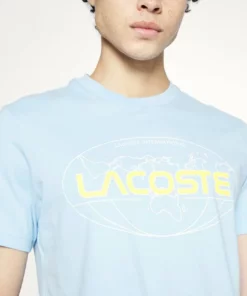 Lacoste EXCLUSIVE UNISEX GUEOE - T-shirt Imprimé - Light Blue -Lacoste Soldes Magasin 879ca2043cbf41e7832ad400c04a3fea