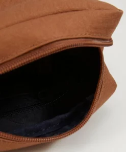 Lacoste VERTICAL CAMERA BAG - Sac Bandoulière - Otter -Lacoste Soldes Magasin 8eaab0351a384ec9b537ab62b5526dd2