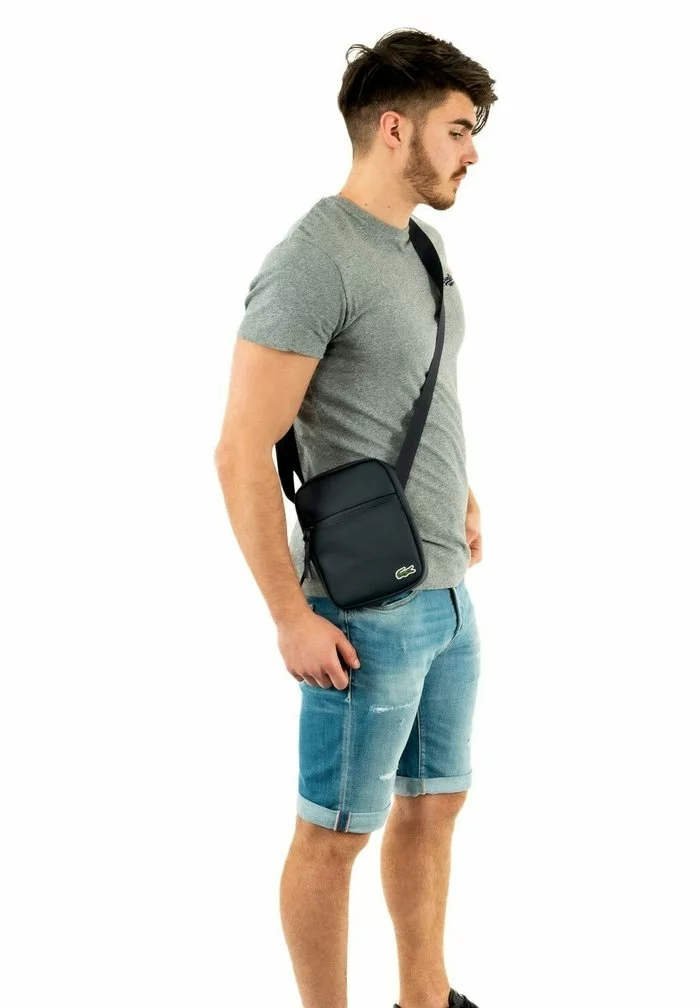 Lacoste Sac Bandoulière - Bleu 1 Lacoste Sac Bandoulière - Bleu