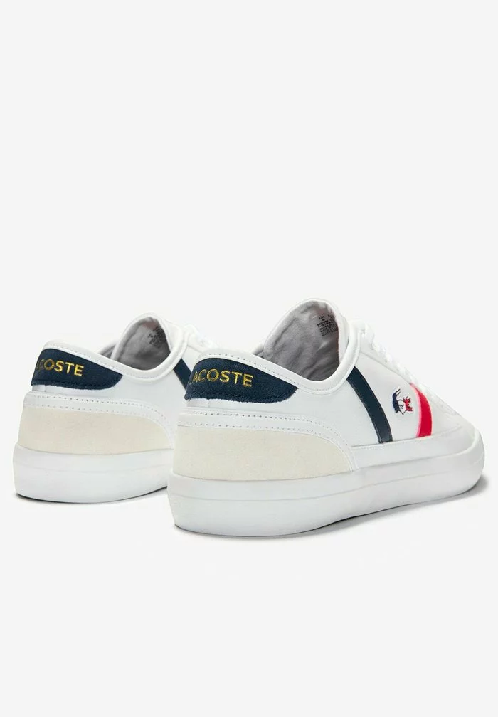 Lacoste Baskets Basses - Wht/nvy/red 3 Lacoste Baskets Basses - Wht/nvy/red – Image 3
