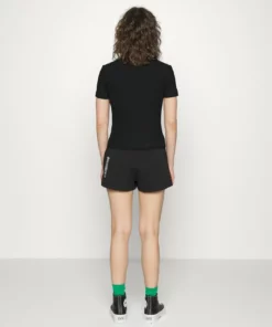 Lacoste EXCLUSIVE - Short - Black 10 Lacoste EXCLUSIVE - Short - Black -Lacoste Soldes Magasin b380bd877b88463385f7562766fe04f6
