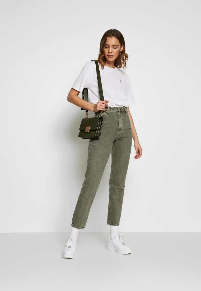 Lacoste T-shirt Basique - White 2 Lacoste T-shirt Basique - White – Image 2