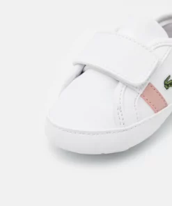 Lacoste SIDELINE CRIB - Chaussons Pour Bébé - White/light Pink -Lacoste Soldes Magasin b8b51838cd1746238fe7d1d7b6f4e477