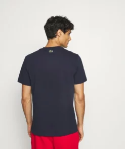 Lacoste T-shirt Imprimé - Marine 8 Lacoste T-shirt Imprimé - Marine -Lacoste Soldes Magasin bcd28d56c90f4e0ab1a89d2c578a9baa