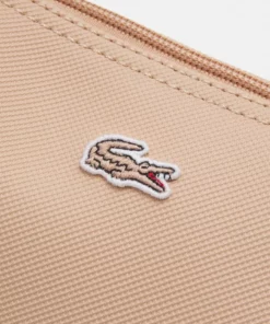 Lacoste Cabas - Amande 9 Lacoste Cabas - Amande -Lacoste Soldes Magasin c11d89dc1793428ea80d04fcdb975d1a