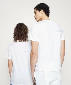 Lacoste EXCLUSIVE UNISEX GUEOE - T-shirt Imprimé - White -Lacoste Soldes Magasin dbc199f6af39447e9952aa94bf7746fd