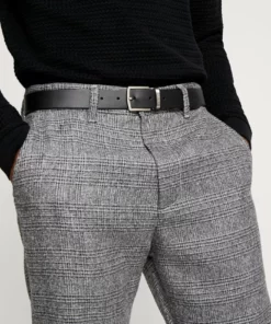 Lacoste REVERSIBLE CURVED BOX - Ceinture - Black/dark Brown -Lacoste Soldes Magasin e577be7af6f84de28a45548e91eedccb