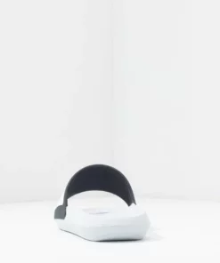 Lacoste CROCO SLIDE - Sandales De Bain - White/navy/red -Lacoste Soldes Magasin e7a580f5ff434b11ae5309a62d0d17d9