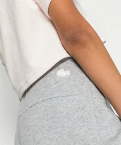 Lacoste EXCLUSIVE - Pantalon De Survêtement - Silver Chine 9 Lacoste EXCLUSIVE - Pantalon De Survêtement - Silver Chine -Lacoste Soldes Magasin ebd0cab0b2774e539851445fbfcb510e