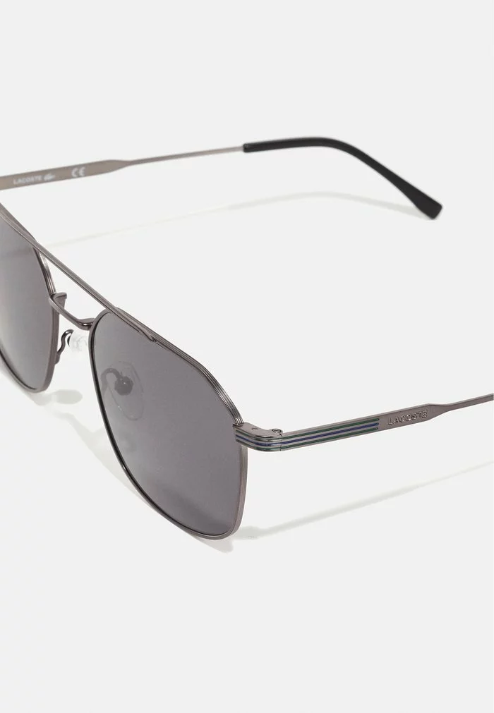 Lacoste Lunettes De Soleil - Matte Dark Grey 3 Lacoste Lunettes De Soleil - Matte Dark Grey – Image 3