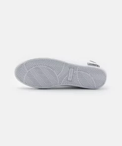 Lacoste POWERCOURT - Baskets Basses - White/navy/red -Lacoste Soldes Magasin eeccd50bd7a84886977e0649d0f36572