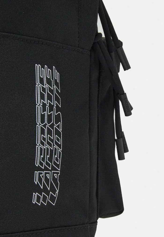 Lacoste UNISEX EXCLUSIVE - Sac à Dos - Noir Blanc 4 Lacoste UNISEX EXCLUSIVE - Sac à Dos - Noir Blanc – Image 4