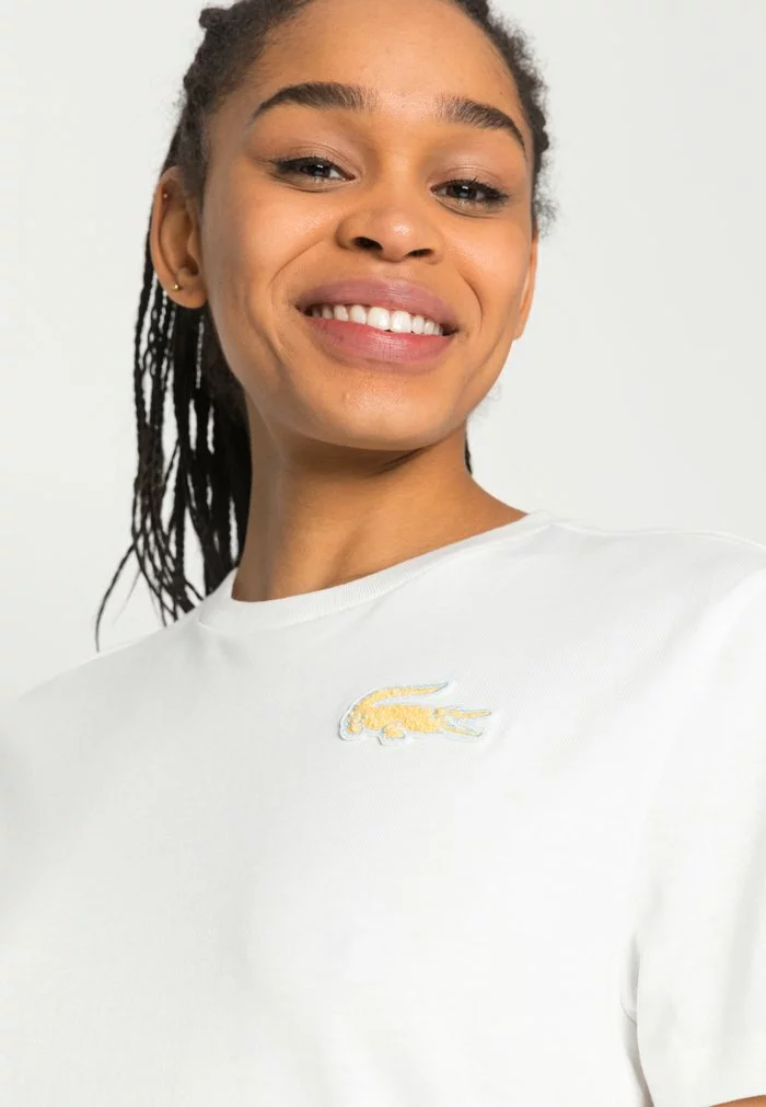 Lacoste T-shirt Basique - Flour 5 Lacoste T-shirt Basique - Flour – Image 5