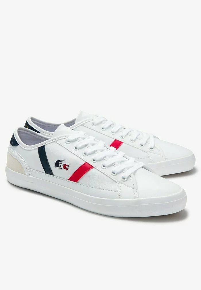 Lacoste Baskets Basses - Wht/nvy/red 2 Lacoste Baskets Basses - Wht/nvy/red – Image 2