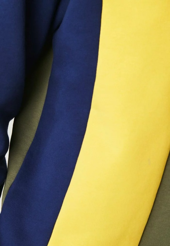 Lacoste Sweatshirt - Khaki Grün / Gelb / Blau 6 Lacoste Sweatshirt - Khaki Grün / Gelb / Blau – Image 6