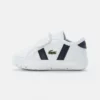 Lacoste SIDELINE CRIB CUB - Chaussons Pour Bébé - White/navy