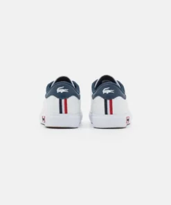 Lacoste POWERCOURT - Baskets Basses - White/navy/red -Lacoste Soldes Magasin fd39173aab2146dd91dc19c7b3d08618